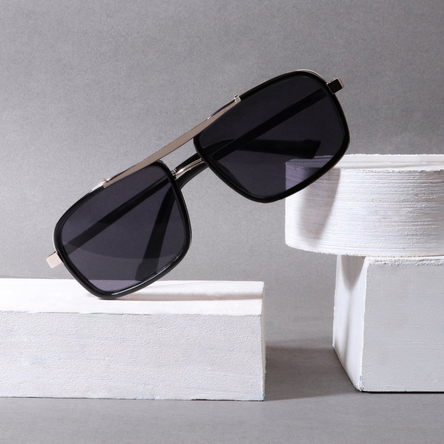 Classy York Silver And Black Edition Rectangular Sunglasses