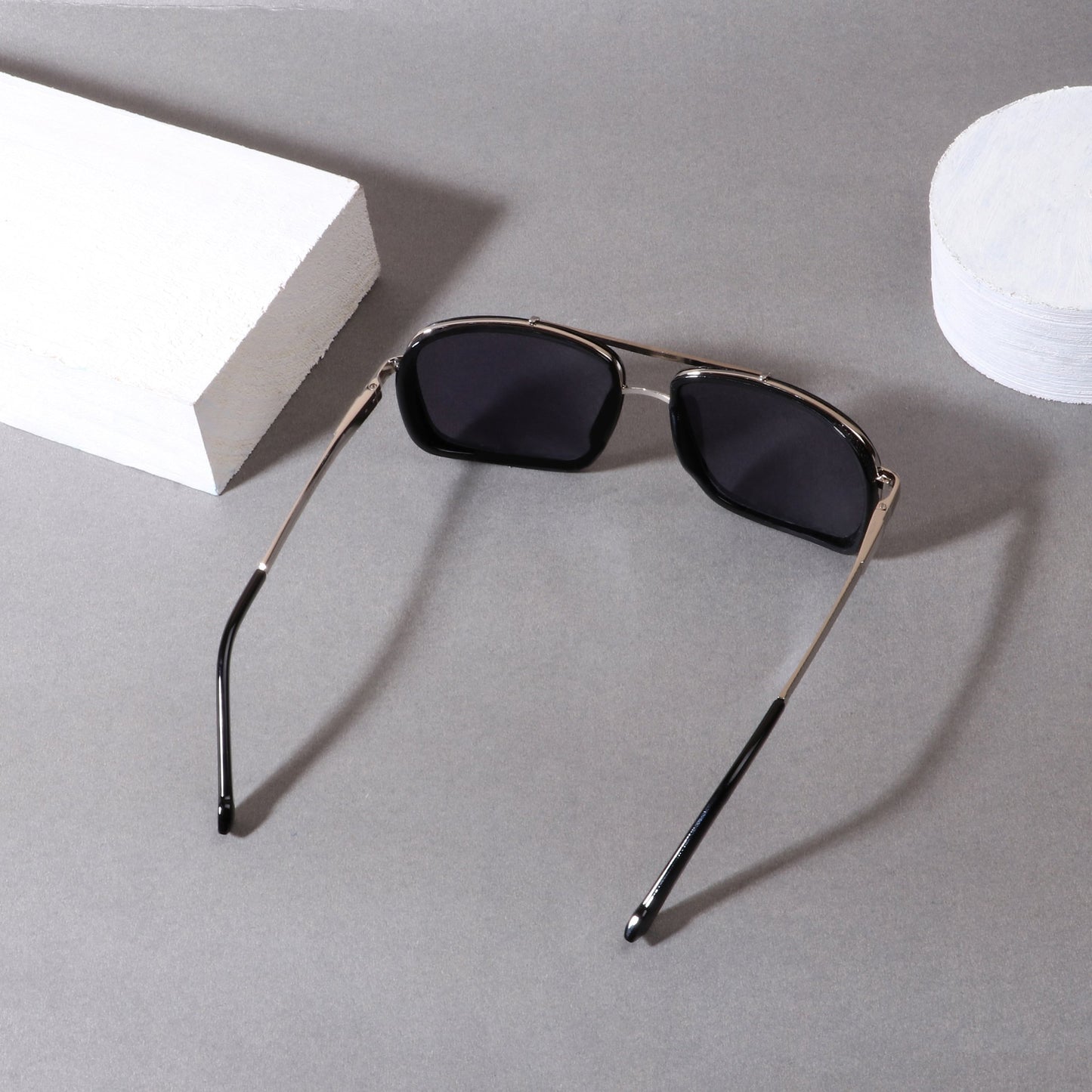 Classy York Silver And Black Edition Rectangular Sunglasses