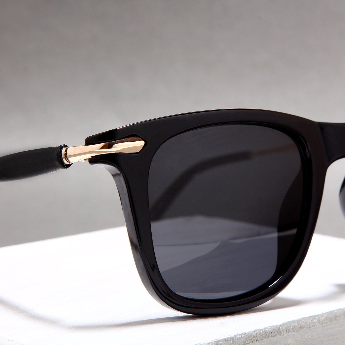 opera Black And black square sunglasses for men and women